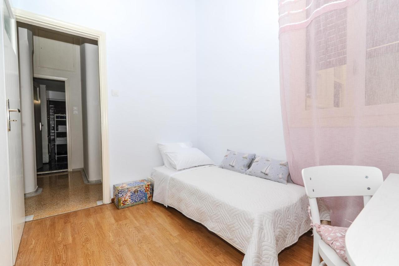 The Elegant. Spacious Center Apartment. Апартаменты *